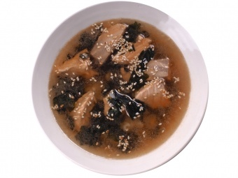 Суп с лососем и рисом сякеширо (250 мл.)